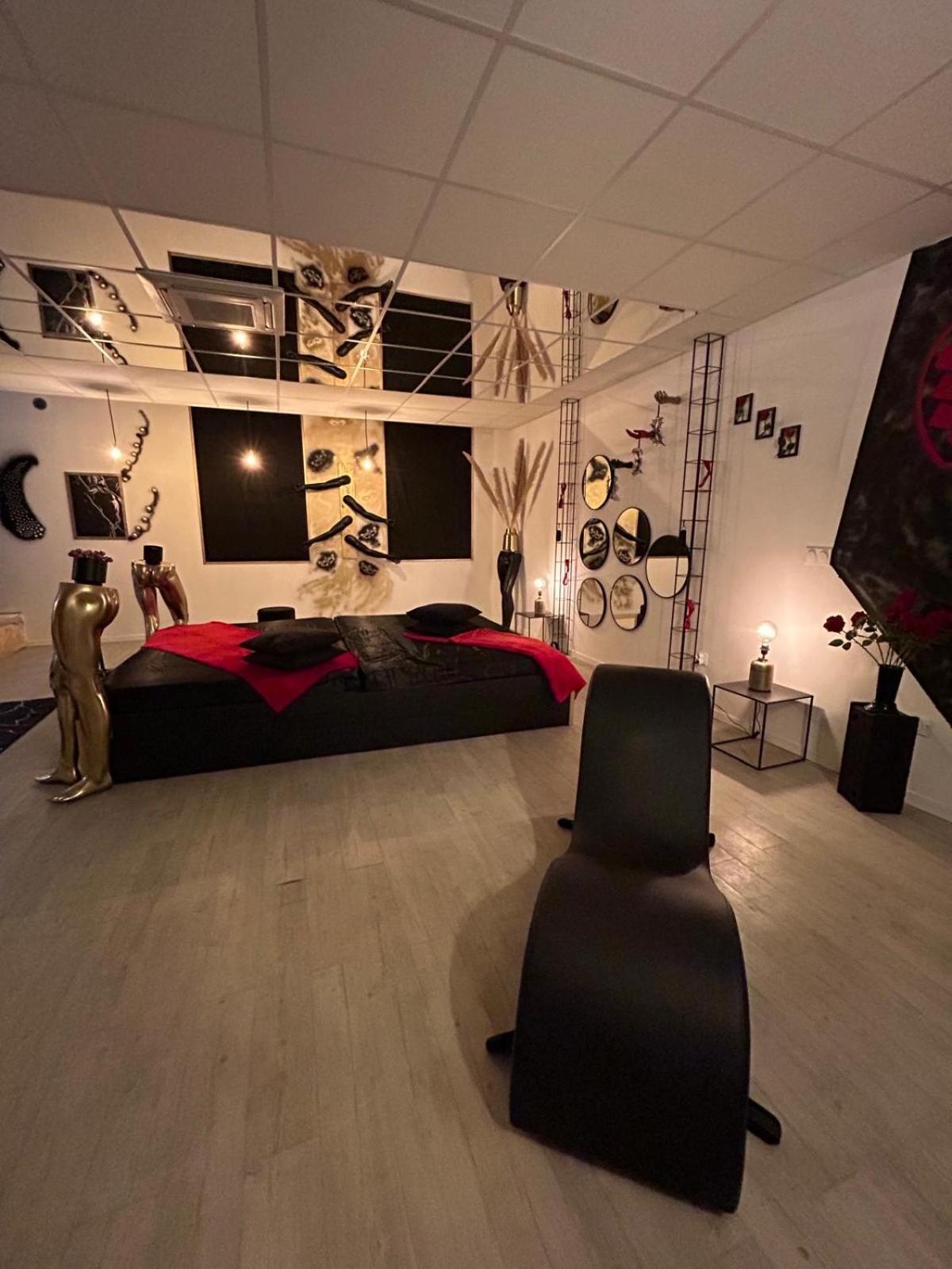 L'Escapade Sensuelle - La Love Room D'Επερνέ Εξωτερικό φωτογραφία